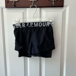 Girls Under Armour Athletic shorts with spandex lining